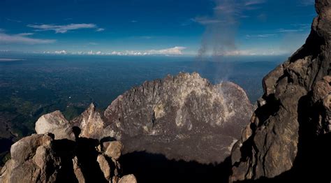  De Gigant van Gunung Merapi: Een Verhaal van Sterfte en Verlossing in 10e-eeuwse Java